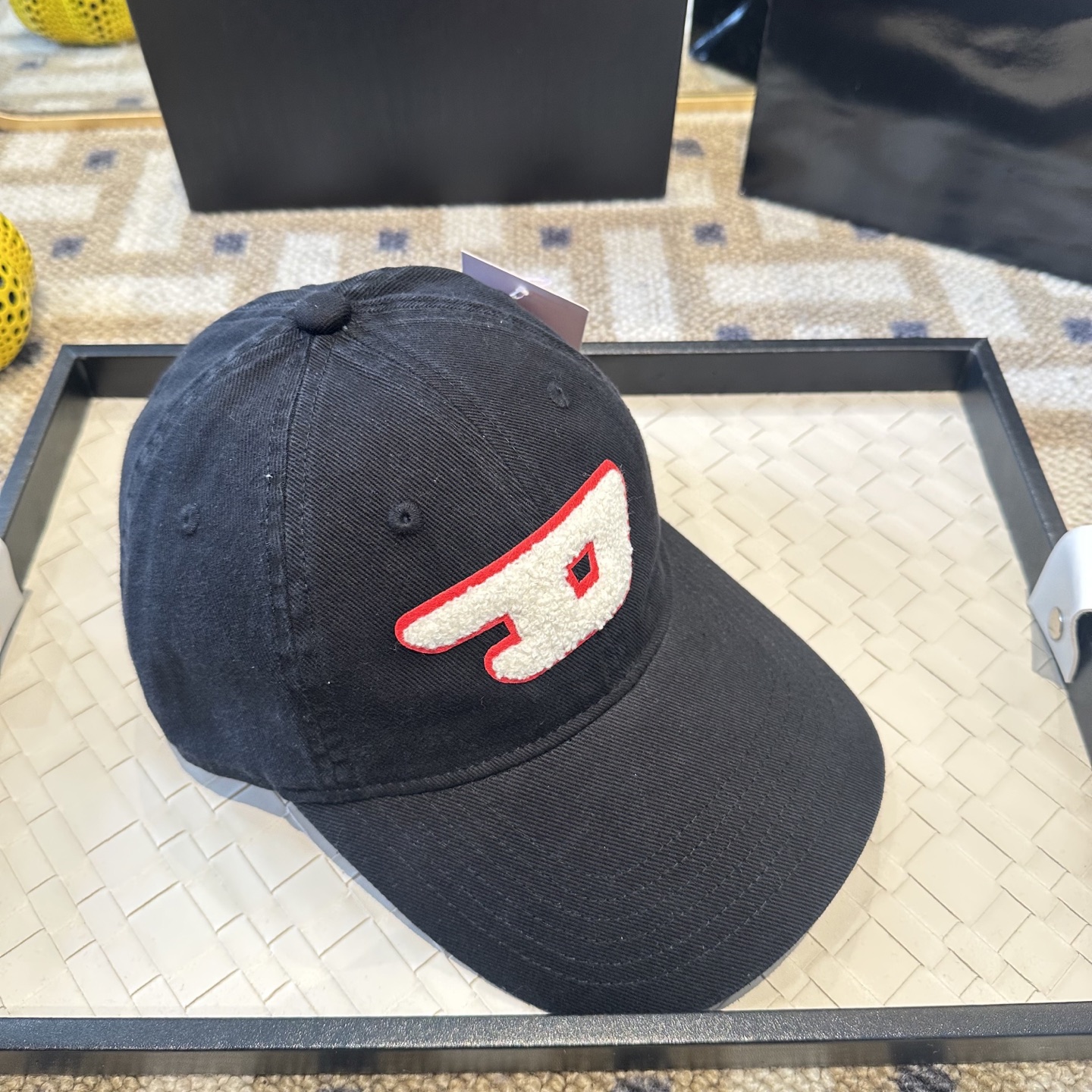 潮牌棒球帽 简单休闲风的棒球帽 减龄百搭 适配度很高！简单随性~出街拍照拗造型非常加分~男女同款 随意搭