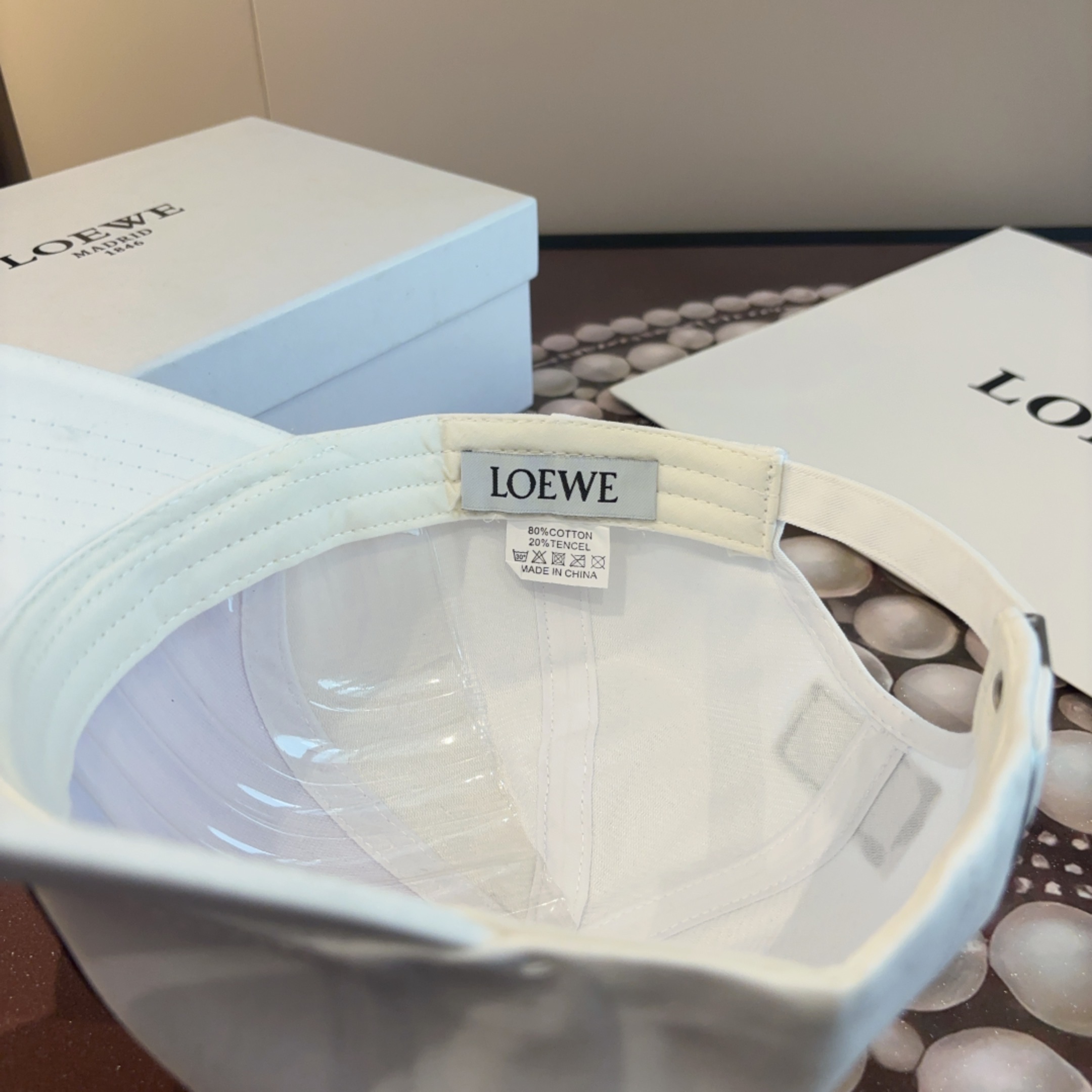 LOEWE【罗意威】新款刺绣棒球帽，专柜同步出货，大牌款超好搭配，赶紧入手