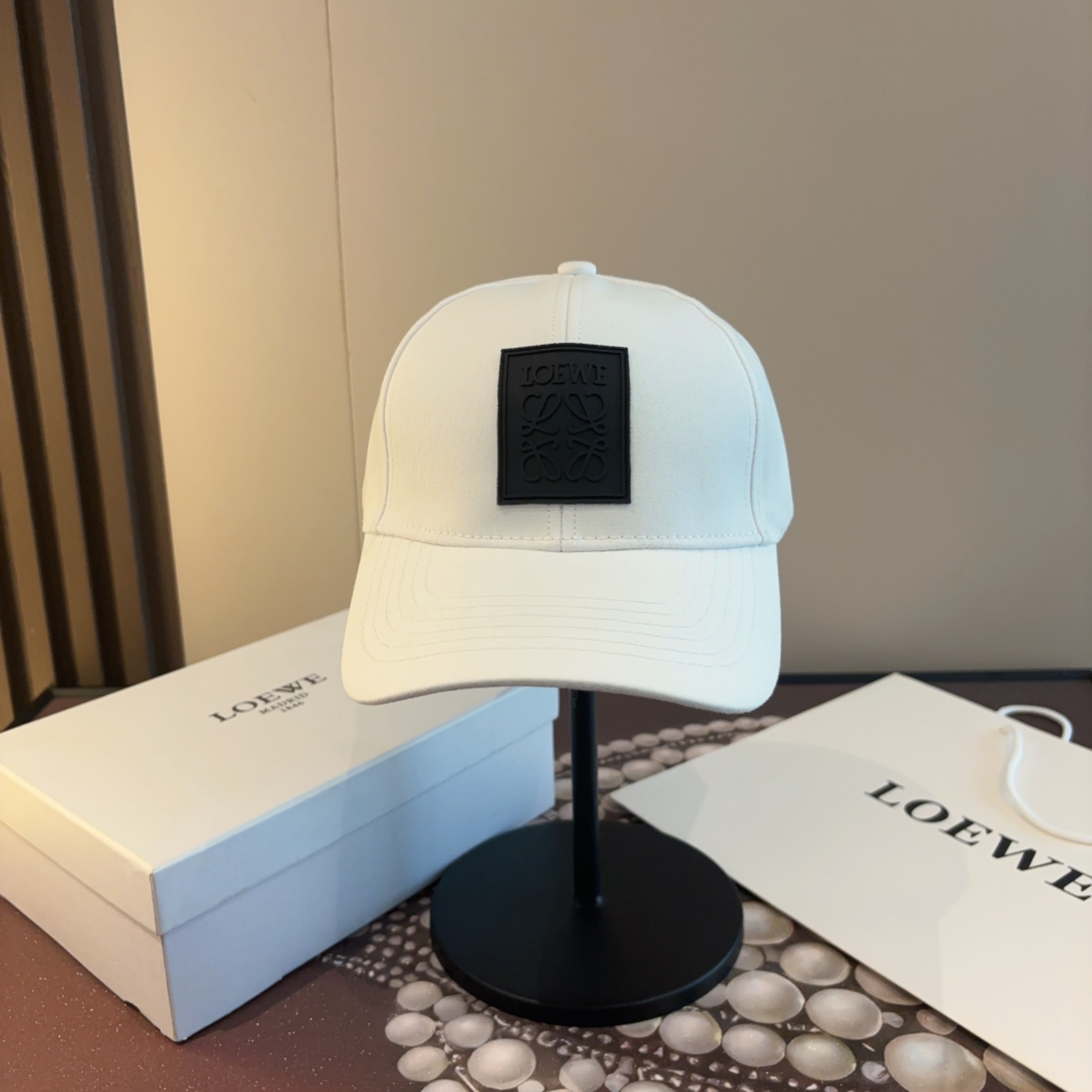 LOEWE【罗意威】新款刺绣棒球帽，专柜同步出货，大牌款超好搭配，赶紧入手