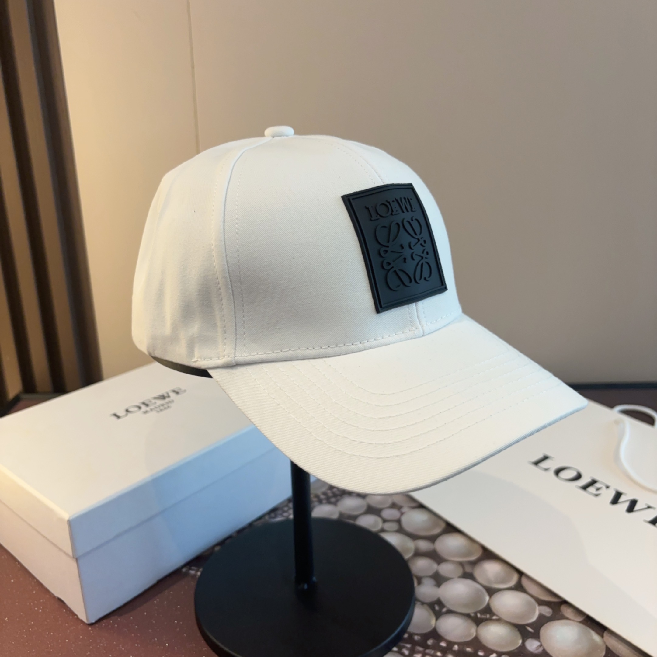 LOEWE【罗意威】新款刺绣棒球帽，专柜同步出货，大牌款超好搭配，赶紧入手