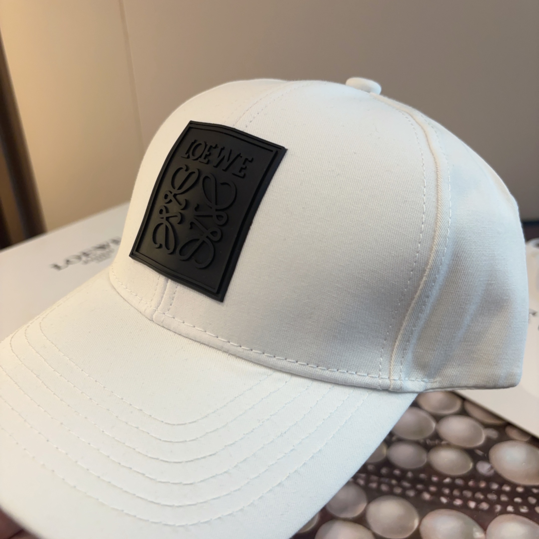 LOEWE【罗意威】新款刺绣棒球帽，专柜同步出货，大牌款超好搭配，赶紧入手