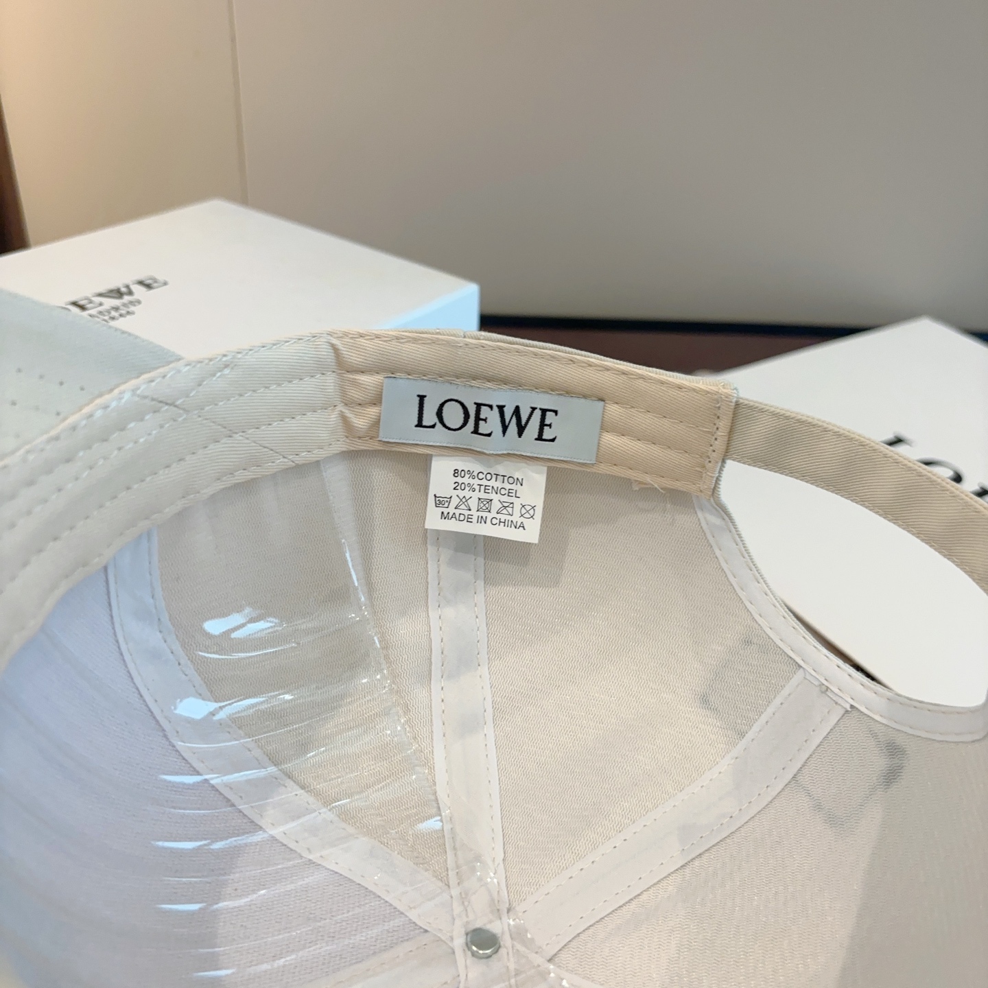LOEWE【罗意威】新款刺绣棒球帽，专柜同步出货，大牌款超好搭配，赶紧入手