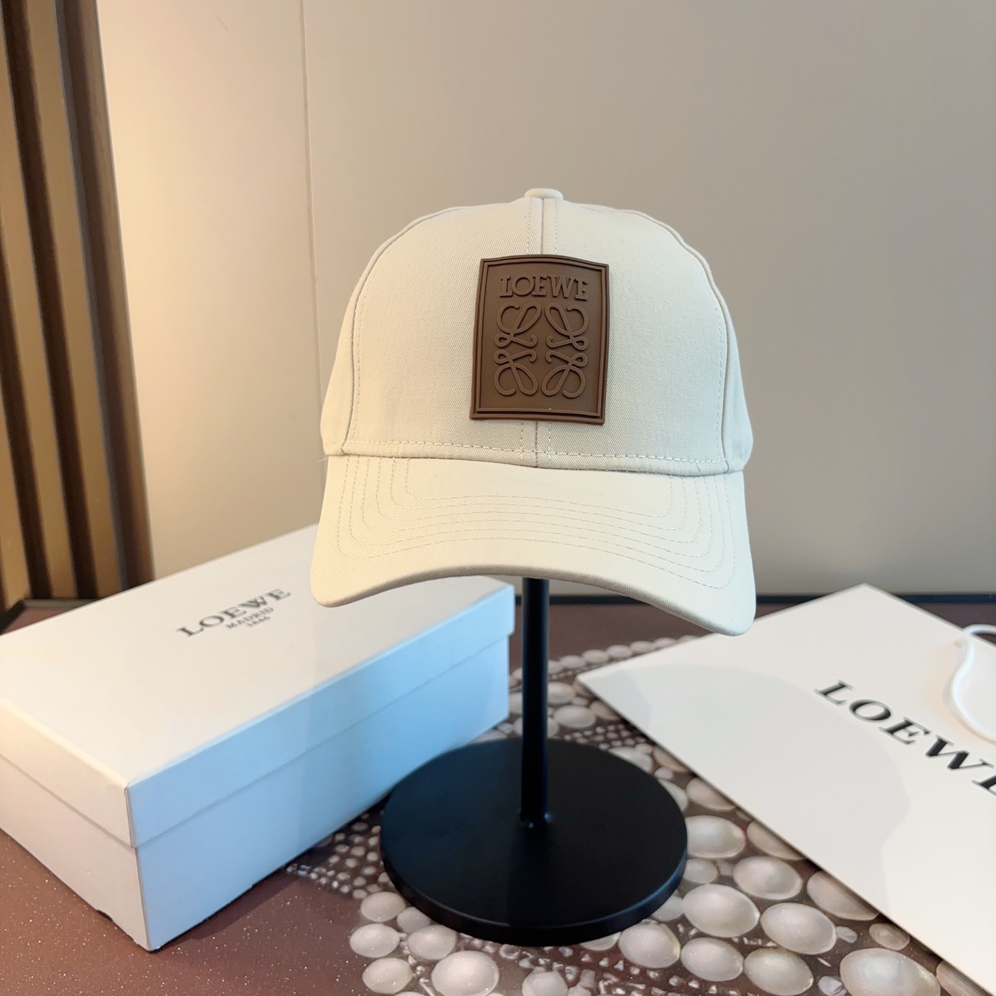 LOEWE【罗意威】新款刺绣棒球帽，专柜同步出货，大牌款超好搭配，赶紧入手