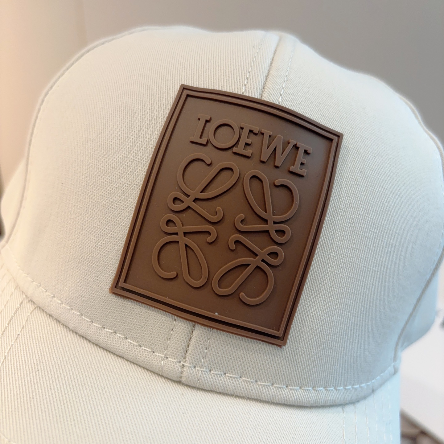 LOEWE【罗意威】新款刺绣棒球帽，专柜同步出货，大牌款超好搭配，赶紧入手