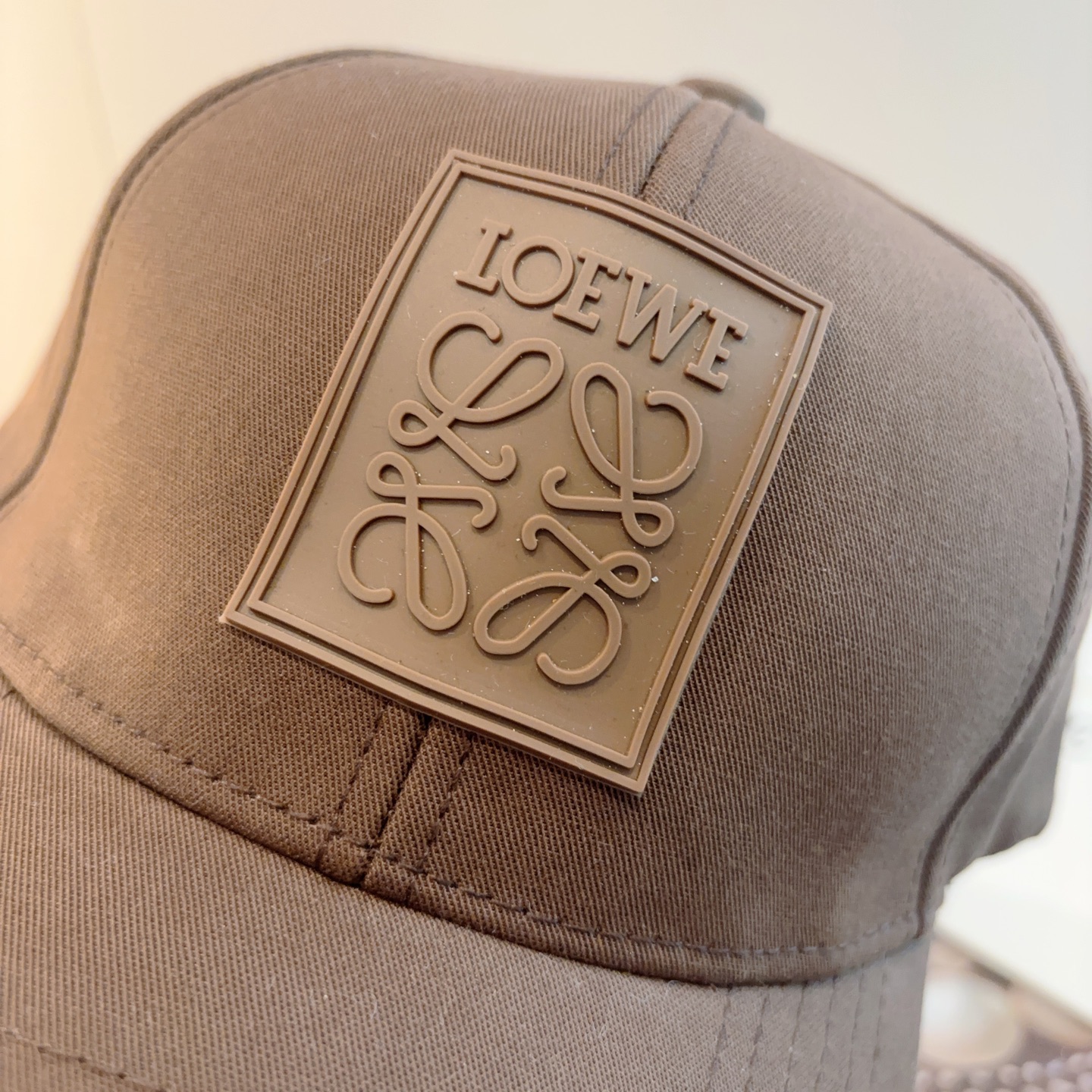 LOEWE【罗意威】新款刺绣棒球帽，专柜同步出货，大牌款超好搭配，赶紧入手