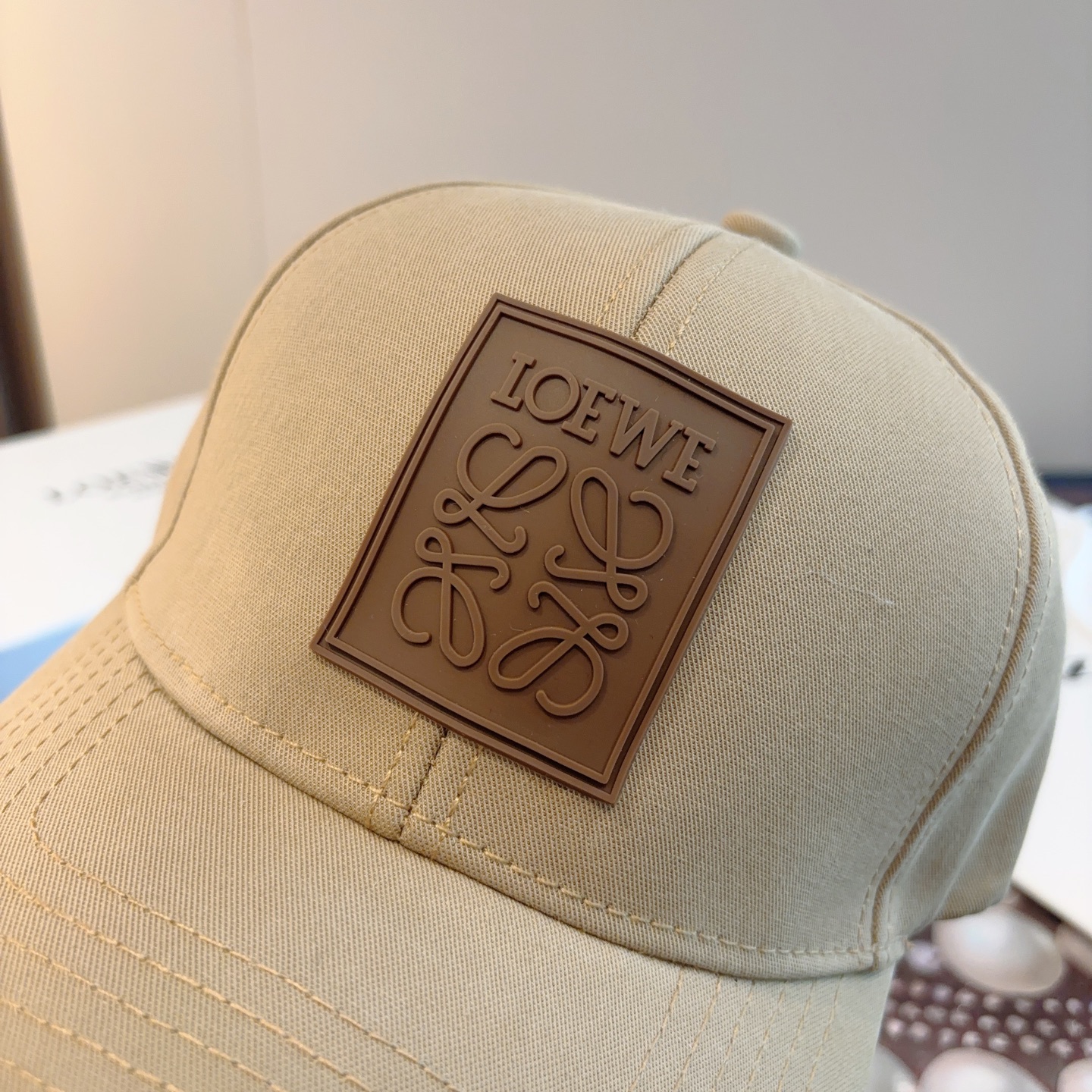 LOEWE【罗意威】新款刺绣棒球帽，专柜同步出货，大牌款超好搭配，赶紧入手