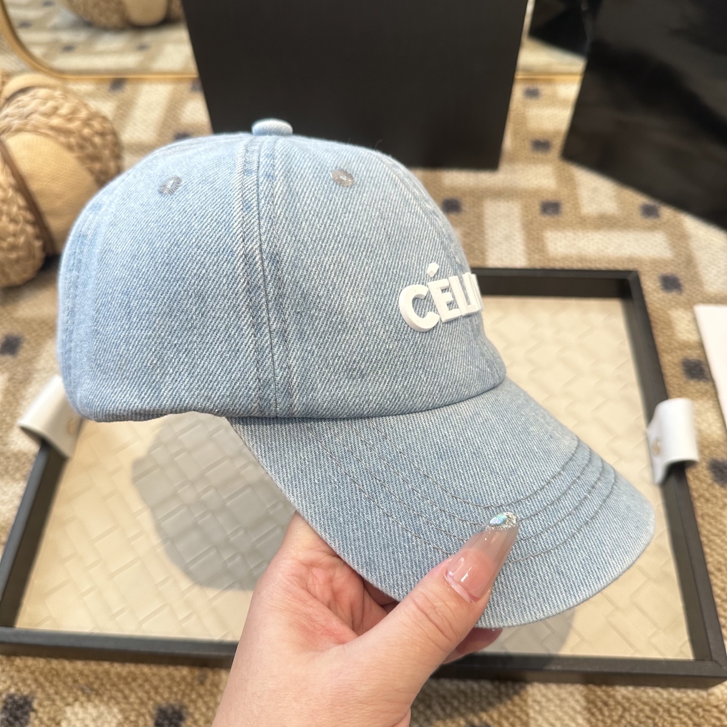 爆款CELINE（赛琳）简约明星同款最新棒球帽，时尚潮流，高端做工！每一个帽子都是用心之作！非一般的品质