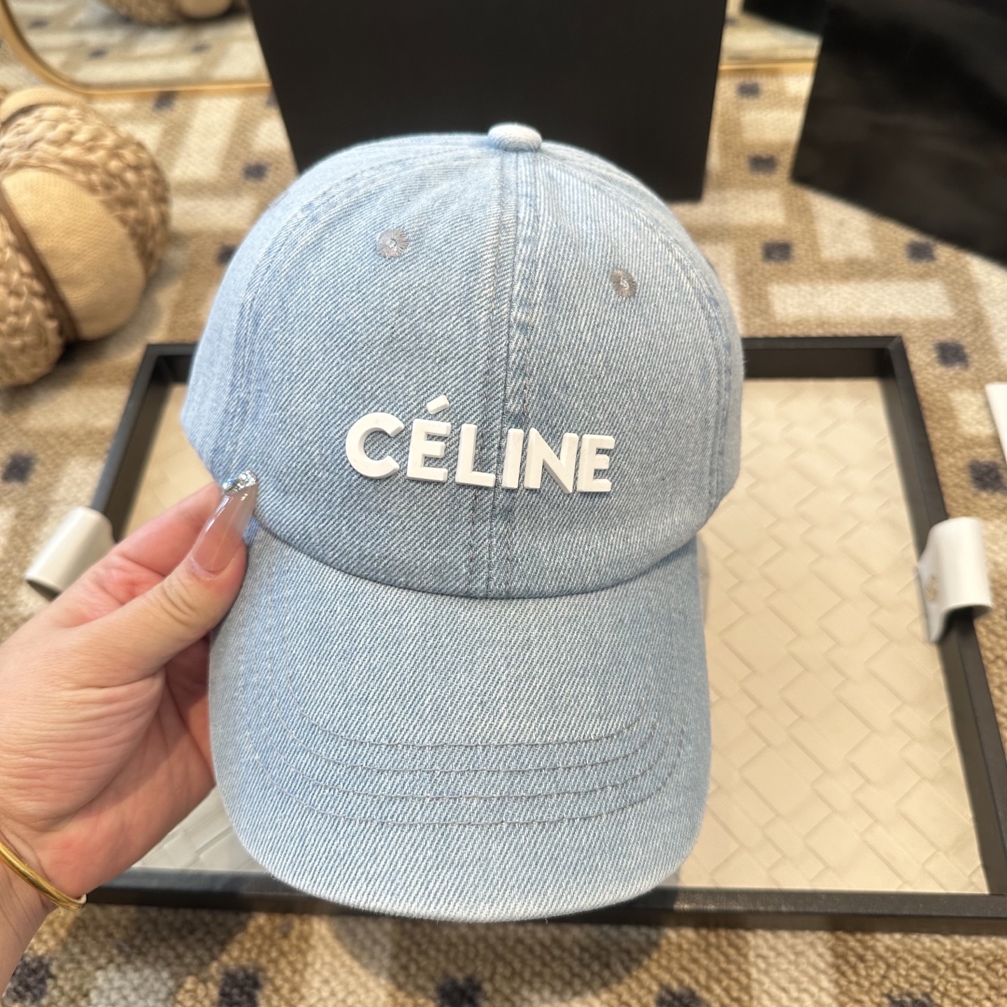 爆款CELINE（赛琳）简约明星同款最新棒球帽，时尚潮流，高端做工！每一个帽子都是用心之作！非一般的品质