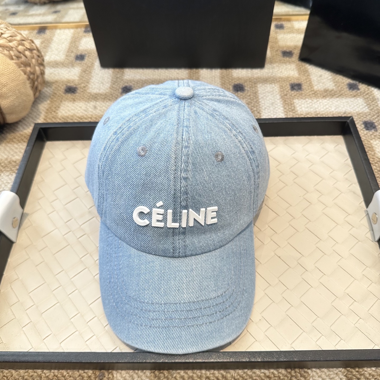 爆款CELINE（赛琳）简约明星同款最新棒球帽，时尚潮流，高端做工！每一个帽子都是用心之作！非一般的品质