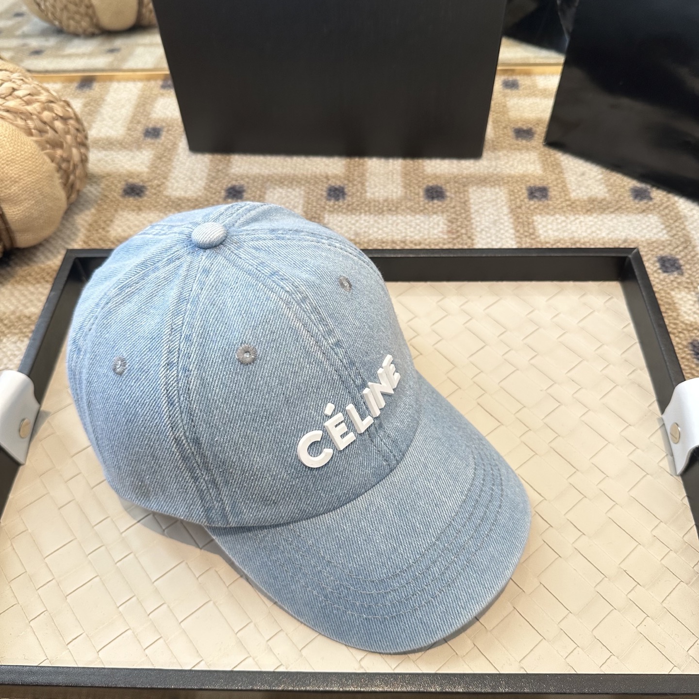 爆款CELINE（赛琳）简约明星同款最新棒球帽，时尚潮流，高端做工！每一个帽子都是用心之作！非一般的品质