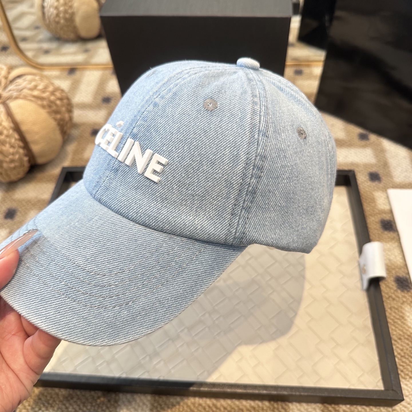 爆款CELINE（赛琳）简约明星同款最新棒球帽，时尚潮流，高端做工！每一个帽子都是用心之作！非一般的品质