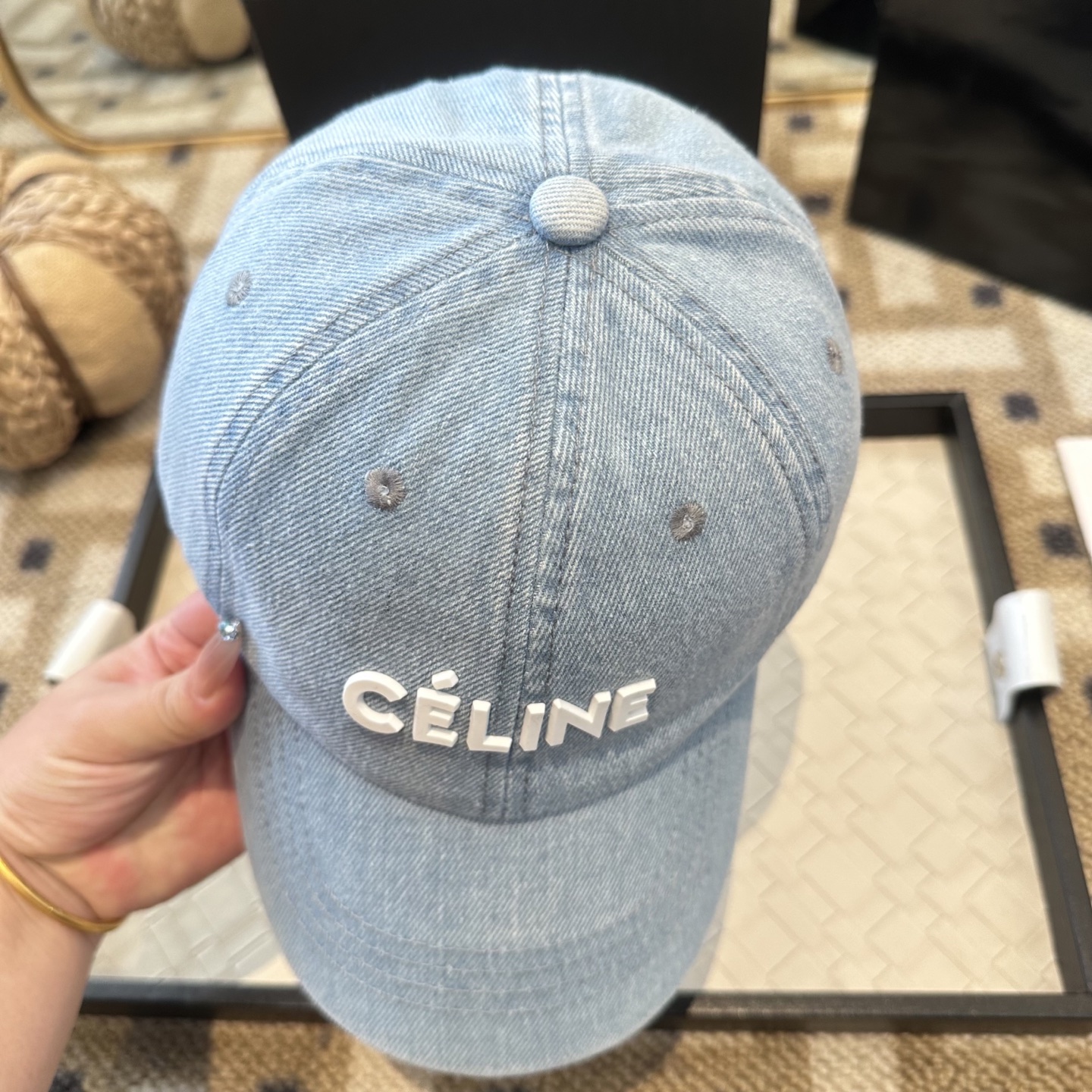 爆款CELINE（赛琳）简约明星同款最新棒球帽，时尚潮流，高端做工！每一个帽子都是用心之作！非一般的品质