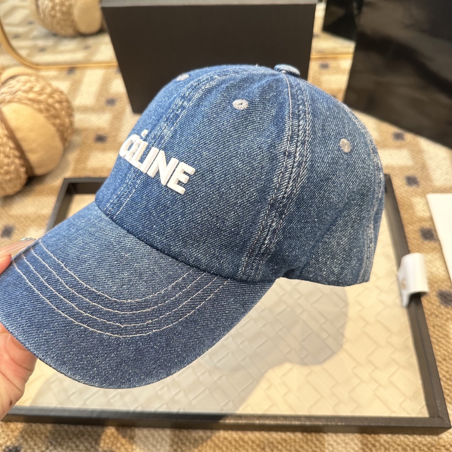 爆款CELINE（赛琳）简约明星同款最新棒球帽，时尚潮流，高端做工！每一个帽子都是用心之作！非一般的品质