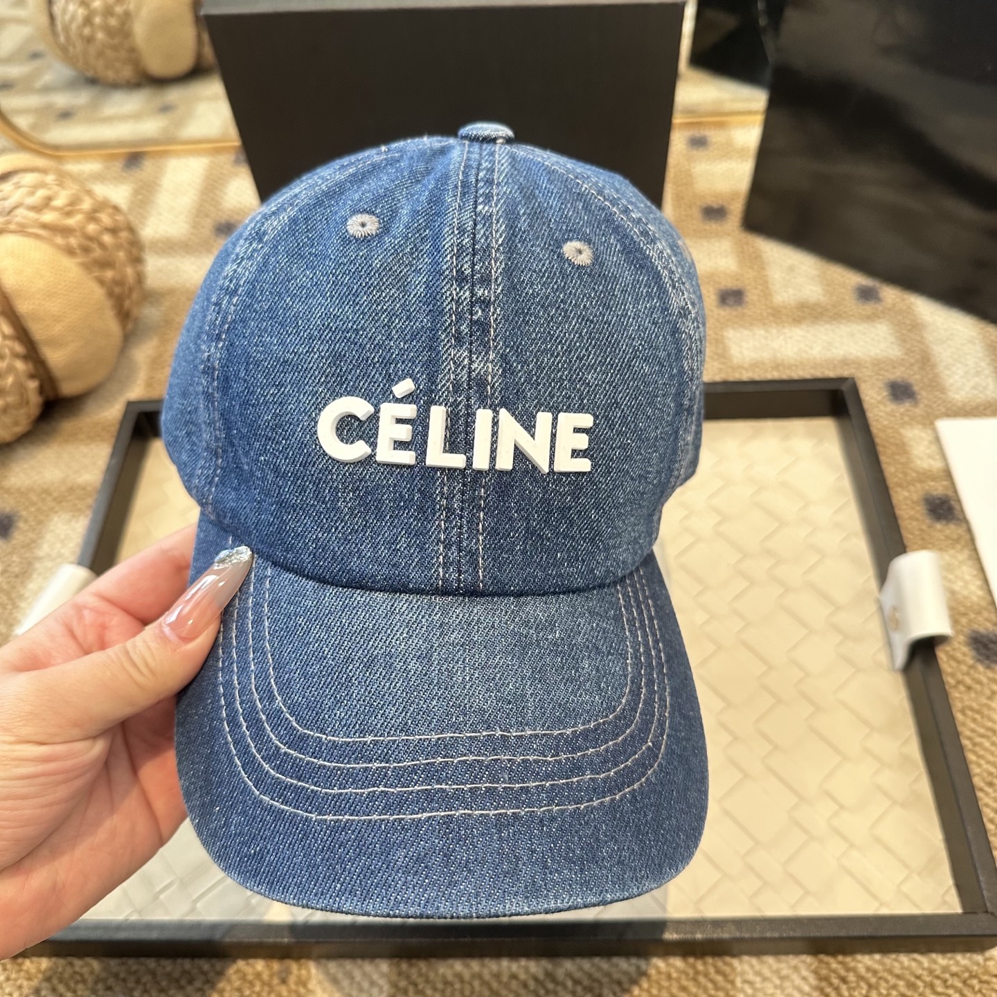 爆款CELINE（赛琳）简约明星同款最新棒球帽，时尚潮流，高端做工！每一个帽子都是用心之作！非一般的品质