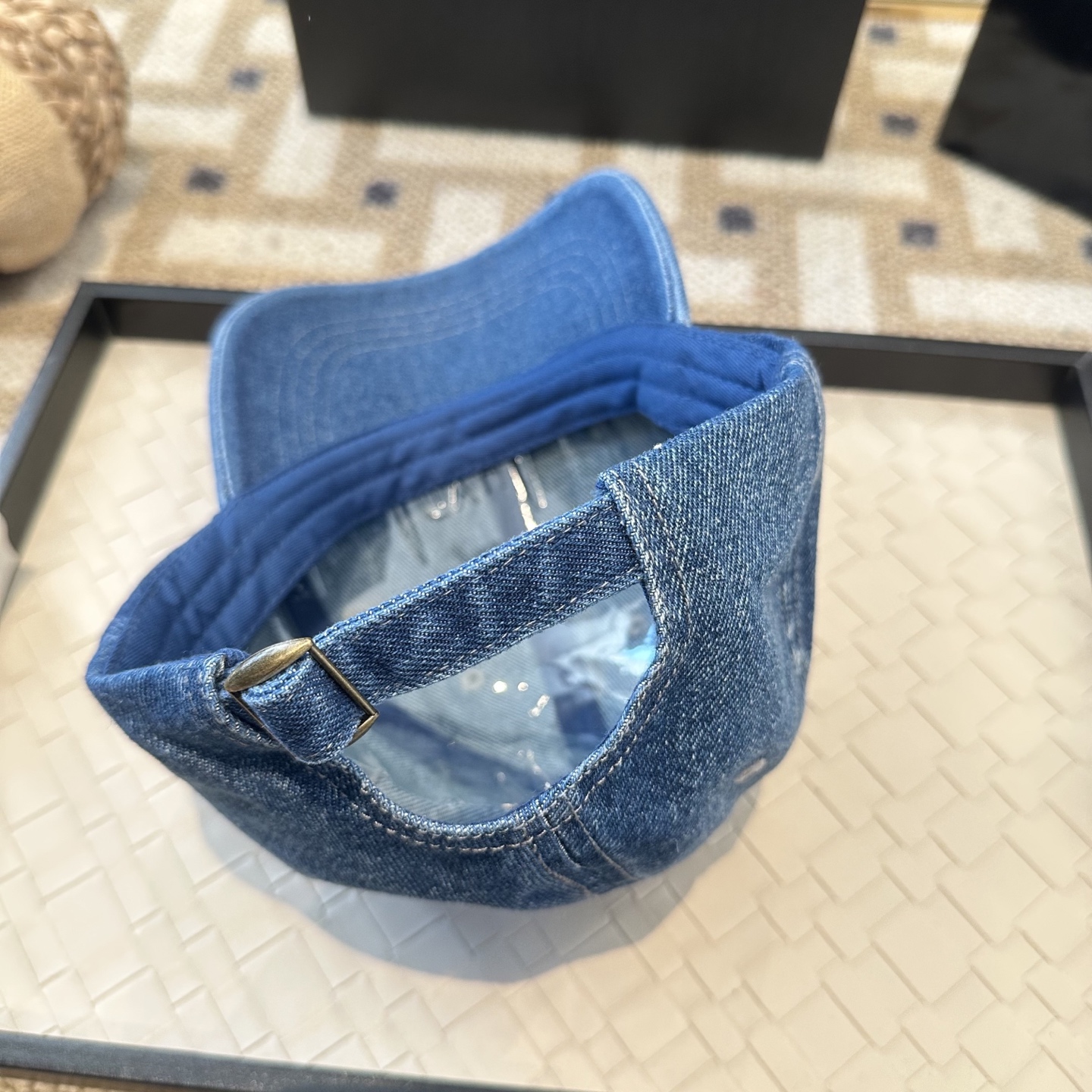 爆款CELINE（赛琳）简约明星同款最新棒球帽，时尚潮流，高端做工！每一个帽子都是用心之作！非一般的品质