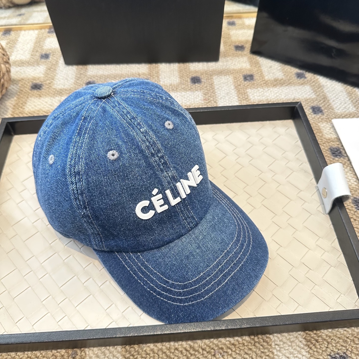 爆款CELINE（赛琳）简约明星同款最新棒球帽，时尚潮流，高端做工！每一个帽子都是用心之作！非一般的品质