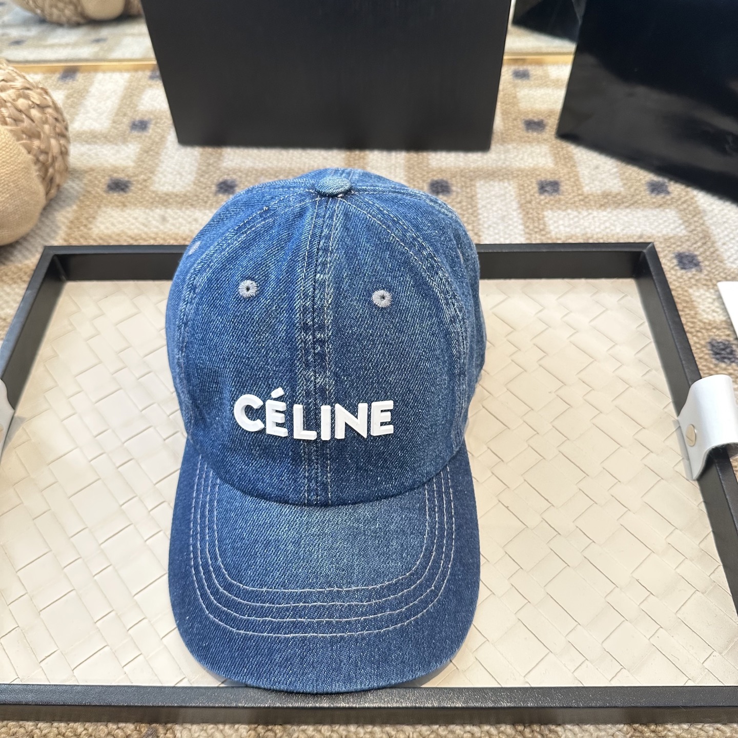 爆款CELINE（赛琳）简约明星同款最新棒球帽，时尚潮流，高端做工！每一个帽子都是用心之作！非一般的品质