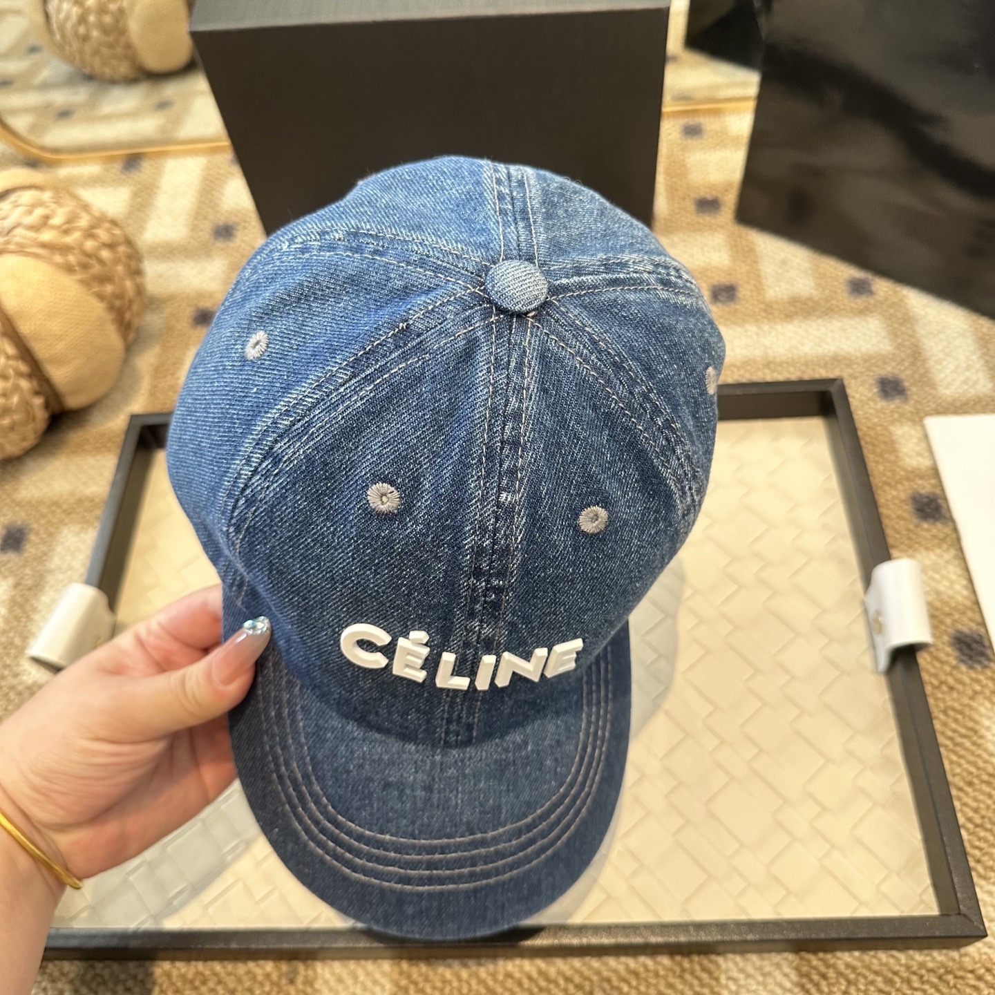 爆款CELINE（赛琳）简约明星同款最新棒球帽，时尚潮流，高端做工！每一个帽子都是用心之作！非一般的品质