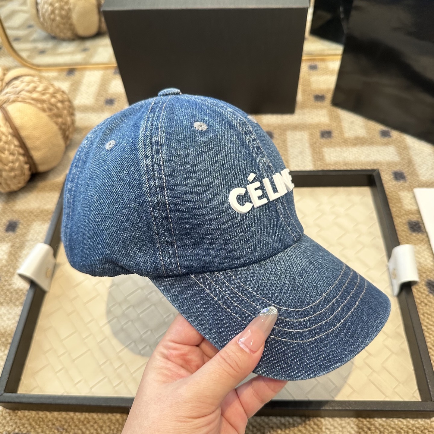 爆款CELINE（赛琳）简约明星同款最新棒球帽，时尚潮流，高端做工！每一个帽子都是用心之作！非一般的品质