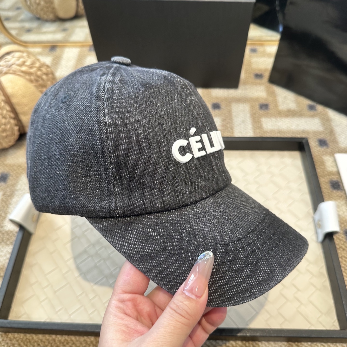 爆款CELINE（赛琳）简约明星同款最新棒球帽，时尚潮流，高端做工！每一个帽子都是用心之作！非一般的品质