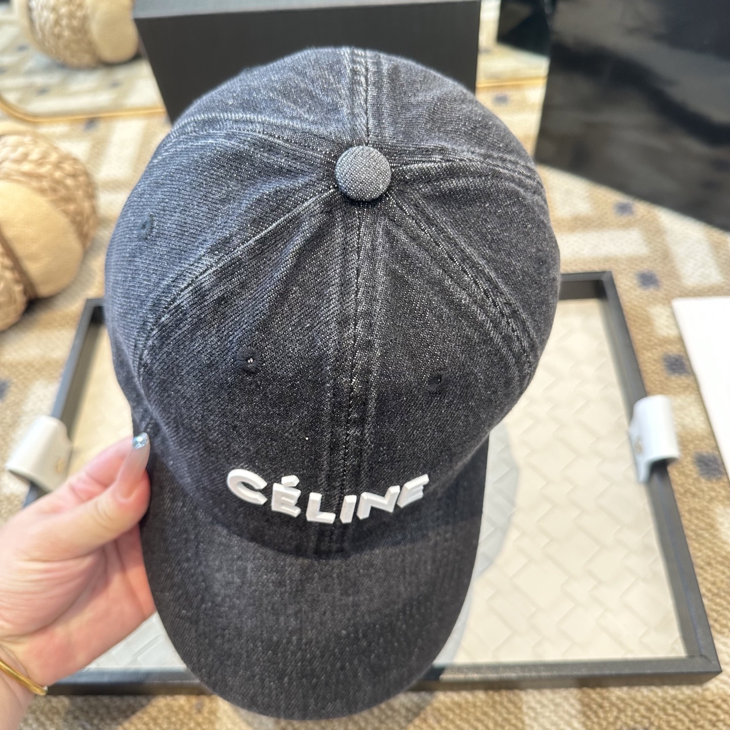 爆款CELINE（赛琳）简约明星同款最新棒球帽，时尚潮流，高端做工！每一个帽子都是用心之作！非一般的品质