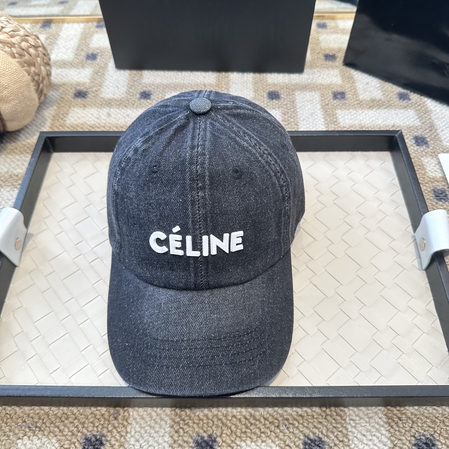 爆款CELINE（赛琳）简约明星同款最新棒球帽，时尚潮流，高端做工！每一个帽子都是用心之作！非一般的品质