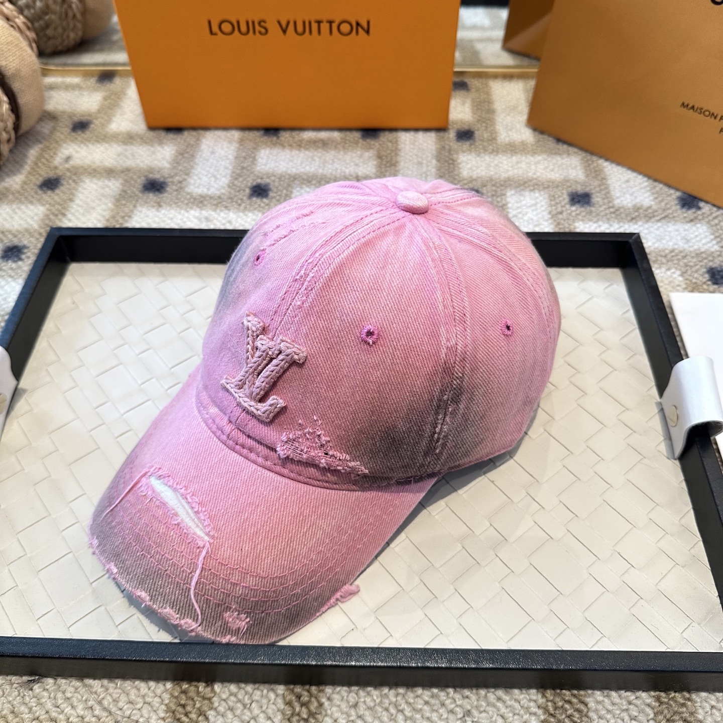 Louis Vuitton LouisVuitton 新款LV棒球帽，重工打造 高端 ，百搭款