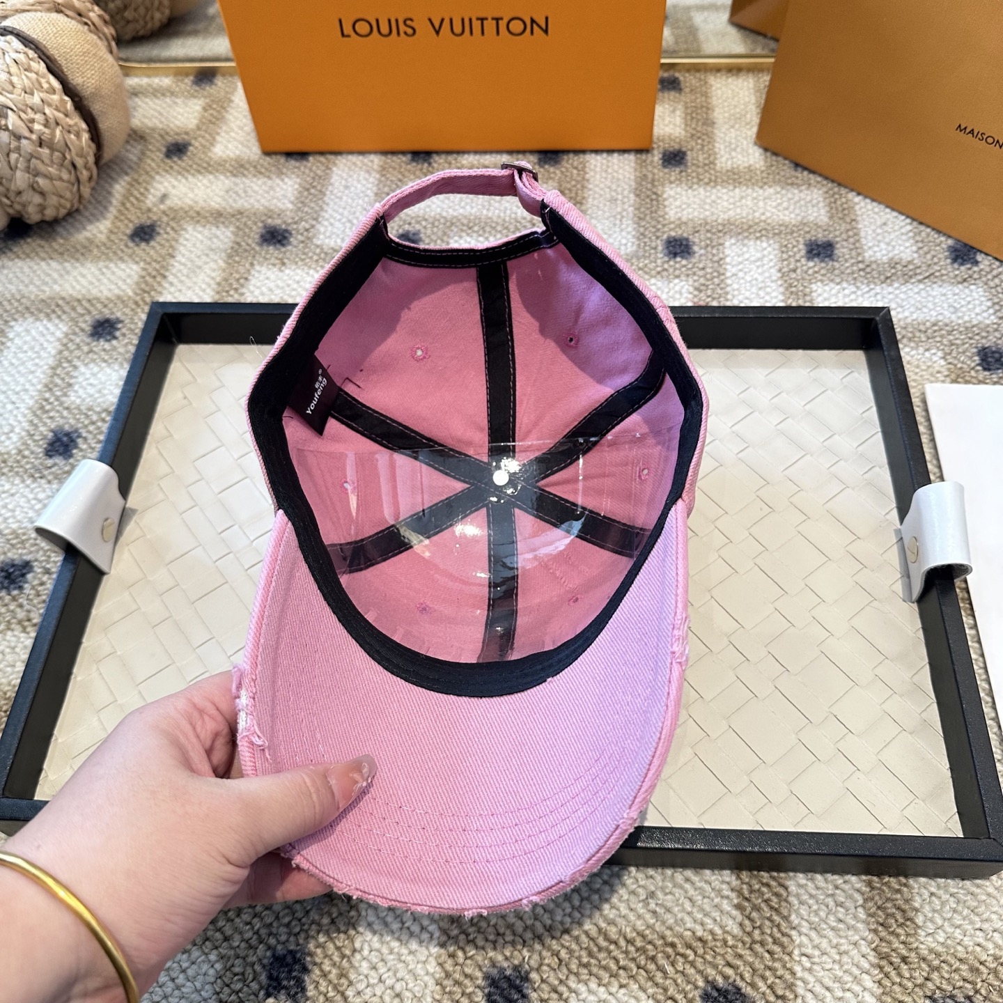 🧢路易威登棒球帽 LouisVuitton😍新款LV棒球帽，重工打造♥️高端大气，百搭款🤗男女通用！
