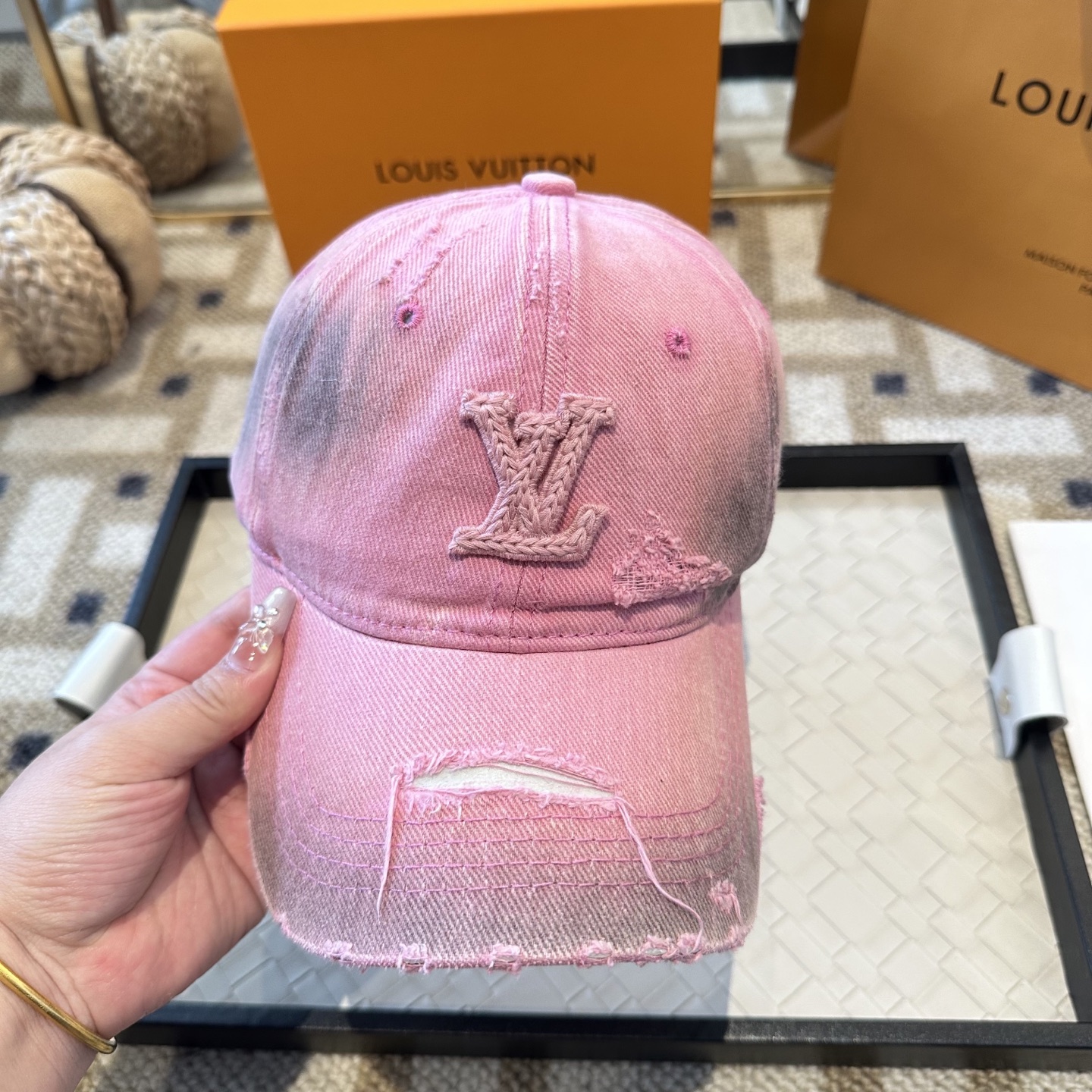 Louis Vuitton LouisVuitton 新款LV棒球帽，重工打造 高端 ，百搭款