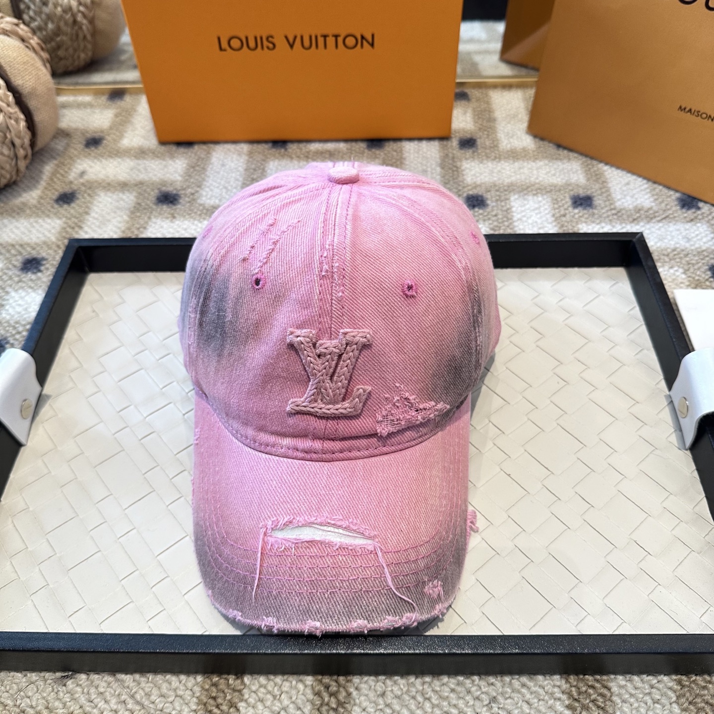 Louis Vuitton LouisVuitton 新款LV棒球帽，重工打造 高端 ，百搭款