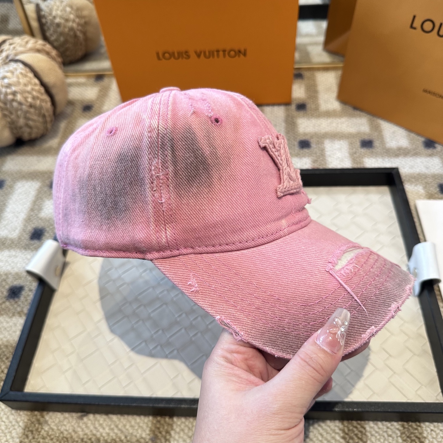 🧢路易威登棒球帽 LouisVuitton😍新款LV棒球帽，重工打造♥️高端大气，百搭款🤗男女通用！