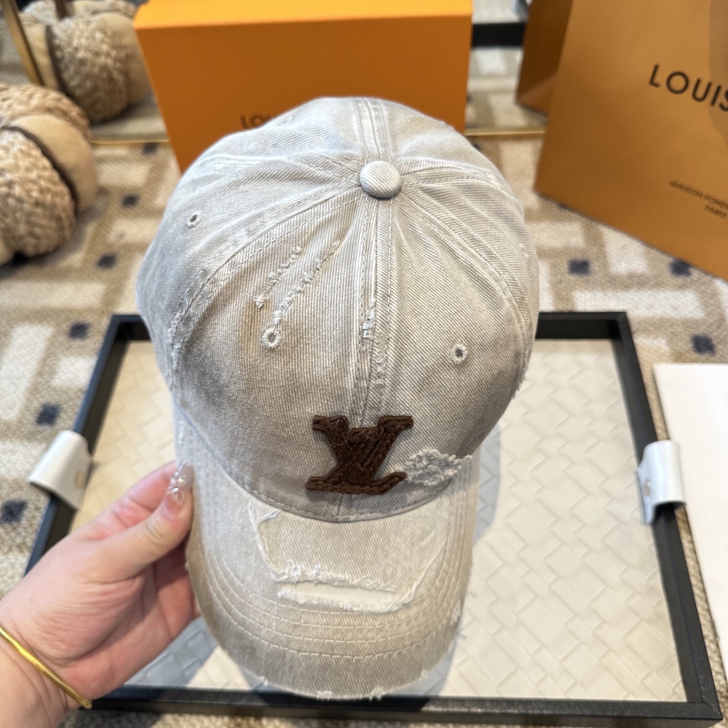🧢路易威登棒球帽 LouisVuitton😍新款LV棒球帽，重工打造♥️高端大气，百搭款🤗男女通用！