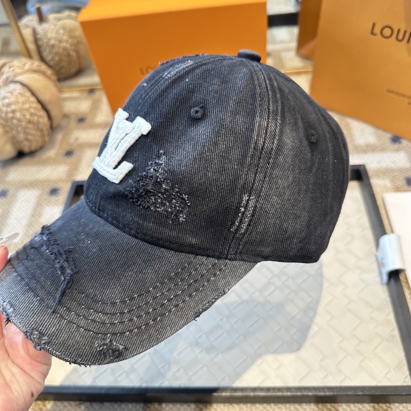 🧢路易威登棒球帽 LouisVuitton😍新款LV棒球帽，重工打造♥️高端大气，百搭款🤗男女通用！