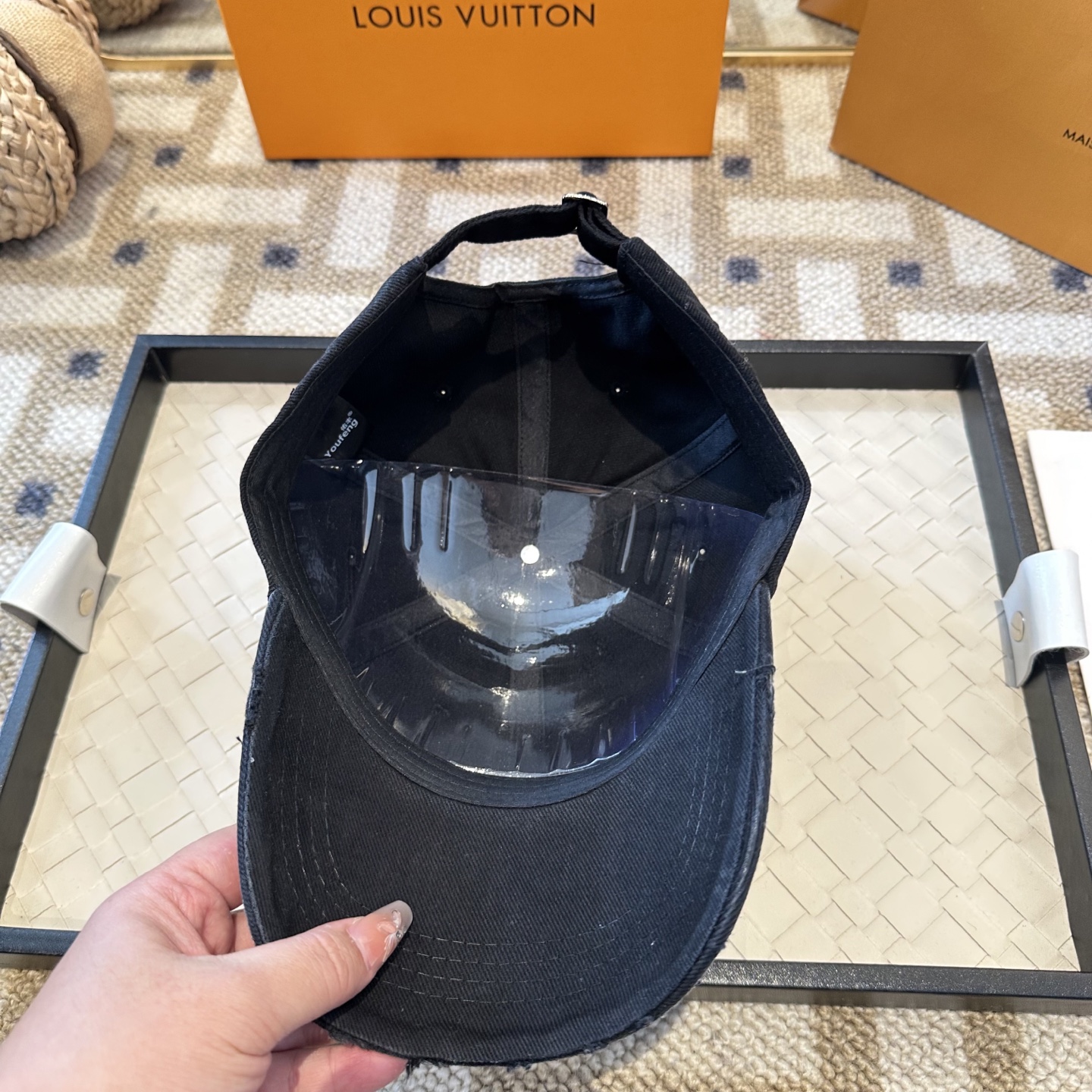 🧢路易威登棒球帽 LouisVuitton😍新款LV棒球帽，重工打造♥️高端大气，百搭款🤗男女通用！