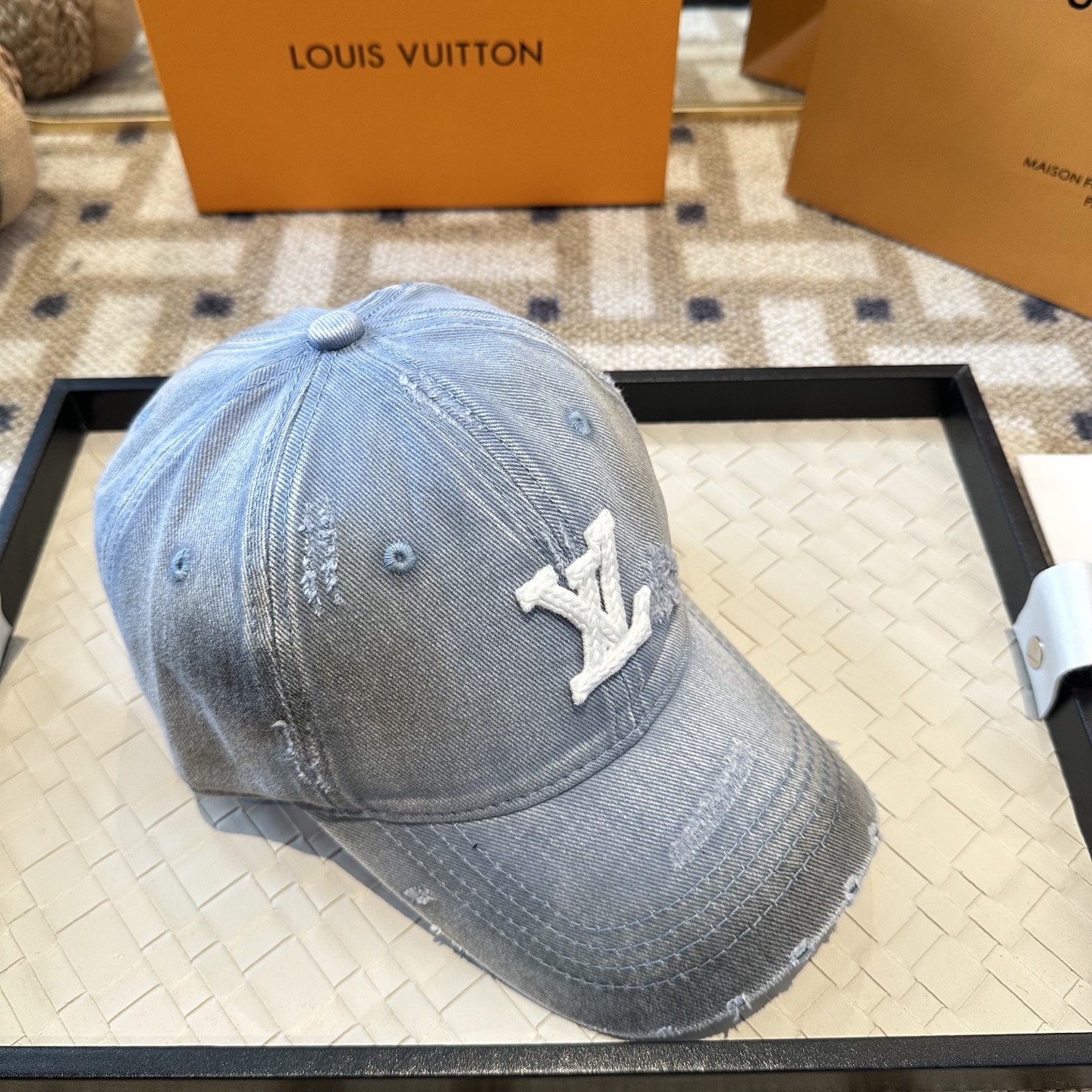 Louis Vuitton LouisVuitton 新款LV棒球帽，重工打造 高端 ，百搭款