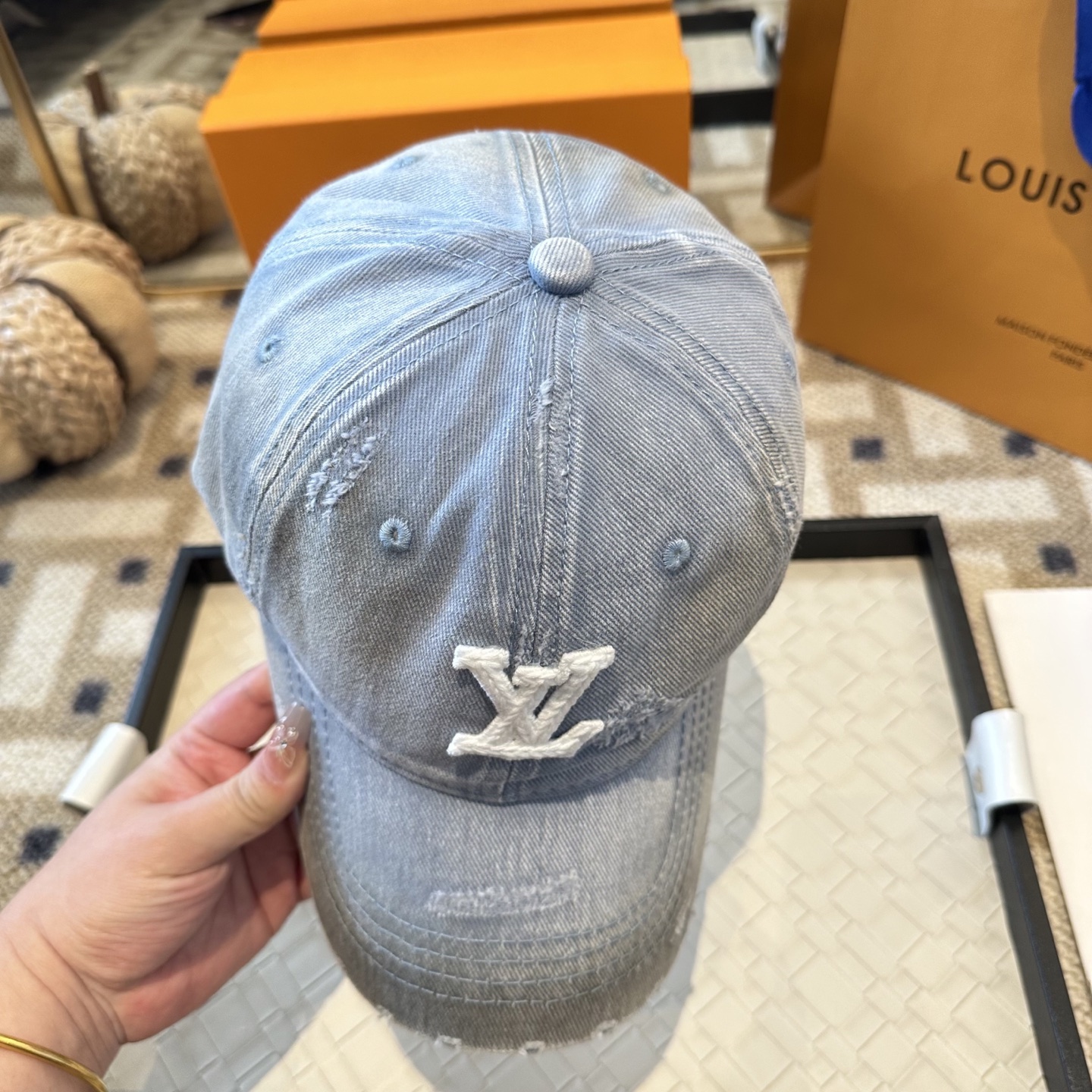 🧢路易威登棒球帽 LouisVuitton😍新款LV棒球帽，重工打造♥️高端大气，百搭款🤗男女通用！