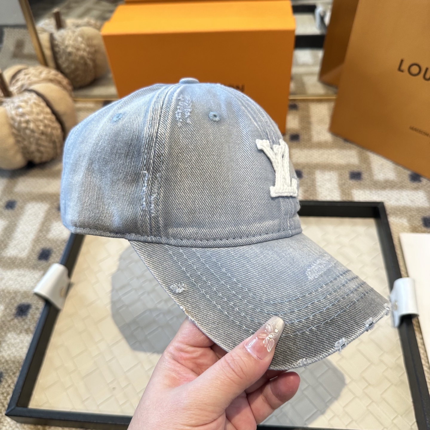 🧢路易威登棒球帽 LouisVuitton😍新款LV棒球帽，重工打造♥️高端大气，百搭款🤗男女通用！