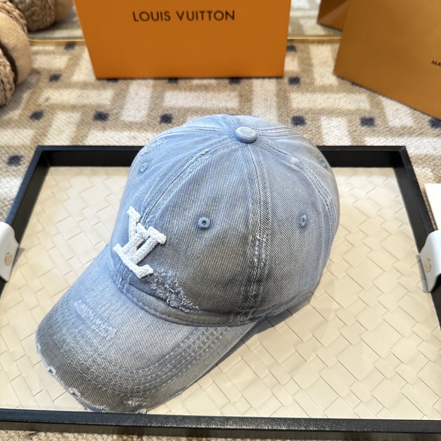 Louis Vuitton LouisVuitton 新款LV棒球帽，重工打造 高端 ，百搭款