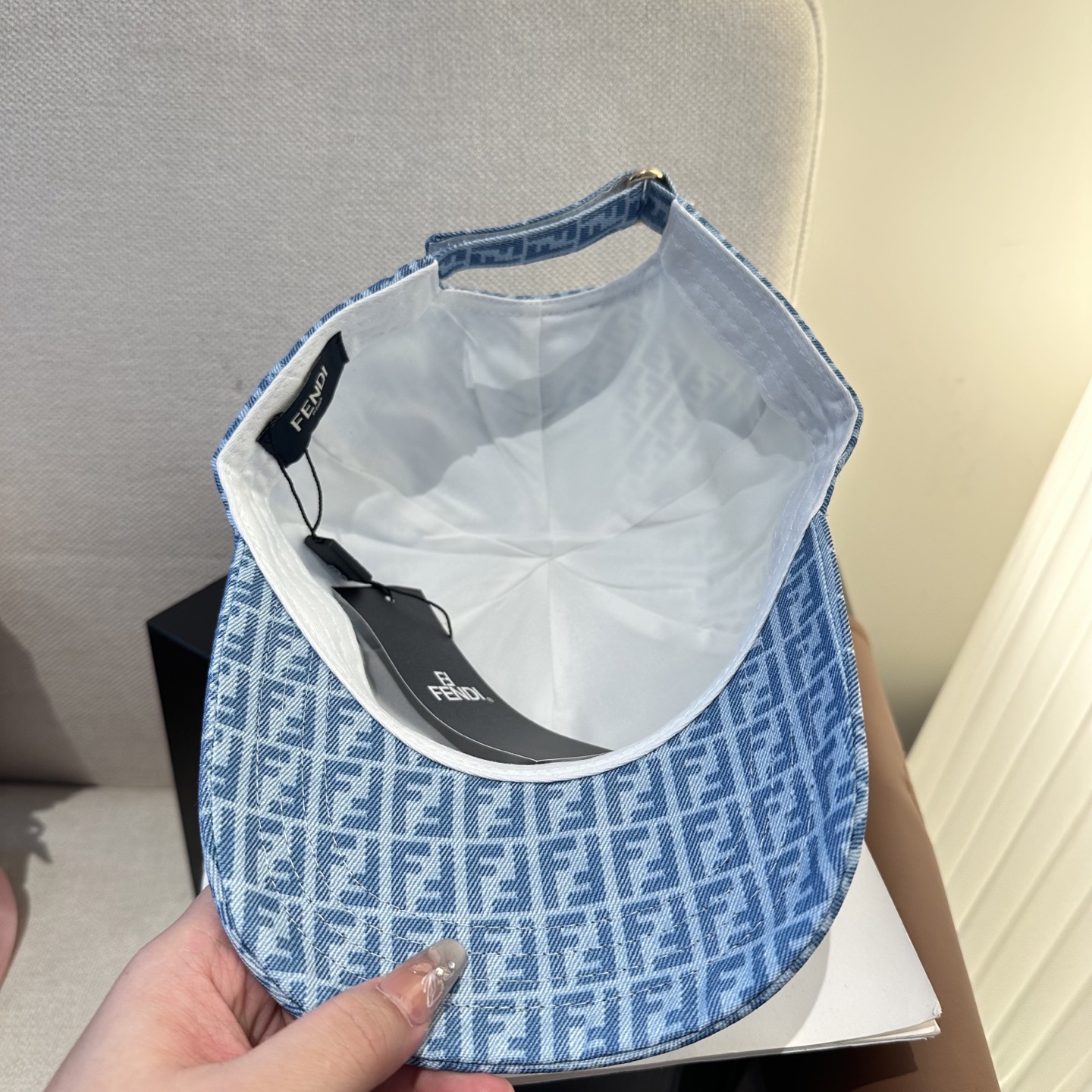 FENDI芬迪 新款棒球帽🧢 经典FF中古单品，气质穿搭单品，质量杠杠👍