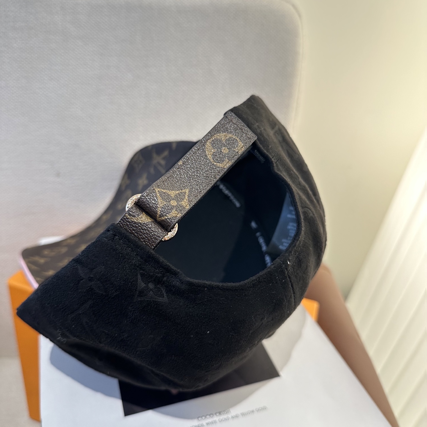 🧢路易威登棒球帽 LouisVuitton😍新款LV棒球帽，重工打造♥️高端大气，百搭款🤗男女通用！