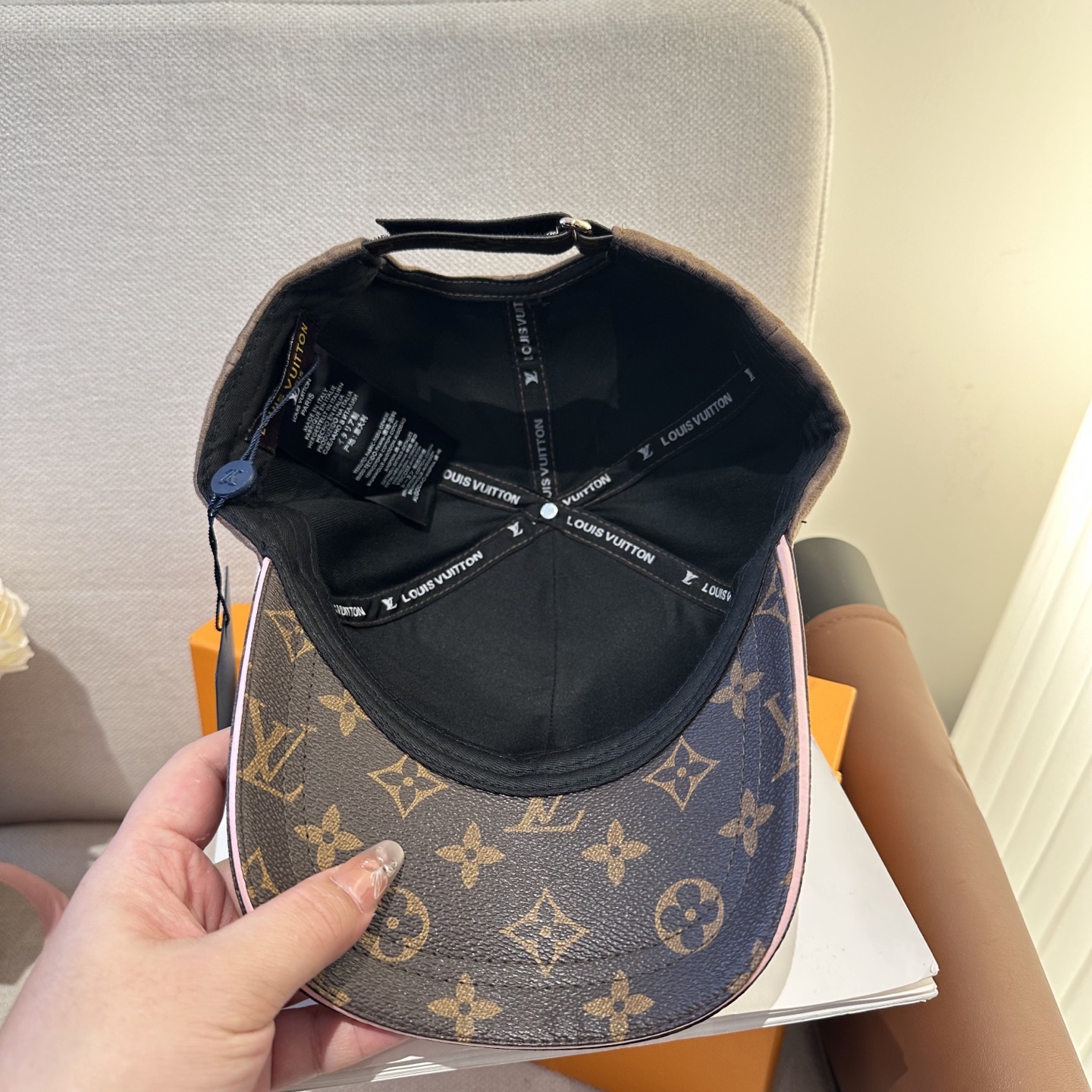 🧢路易威登棒球帽 LouisVuitton😍新款LV棒球帽，重工打造♥️高端大气，百搭款🤗男女通用！