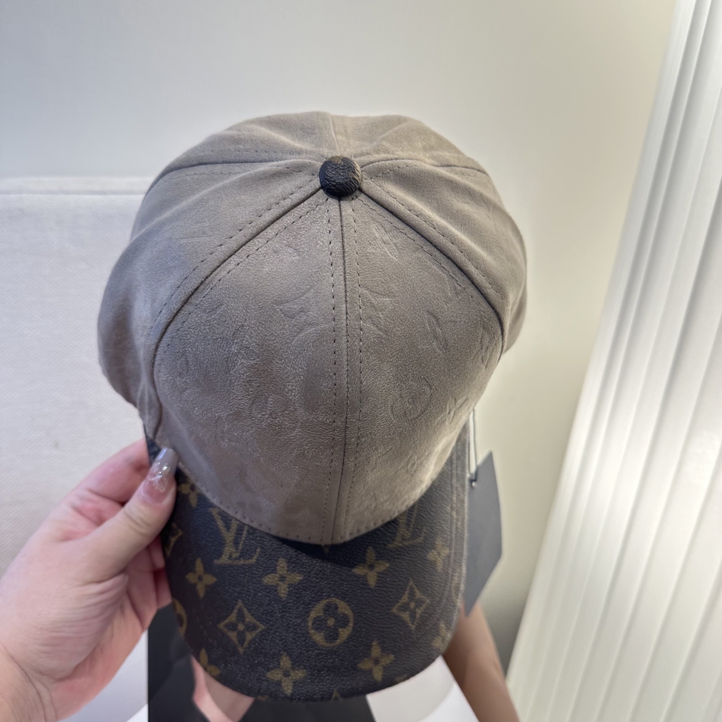 🧢路易威登棒球帽 LouisVuitton😍新款LV棒球帽，重工打造♥️高端大气，百搭款🤗男女通用！