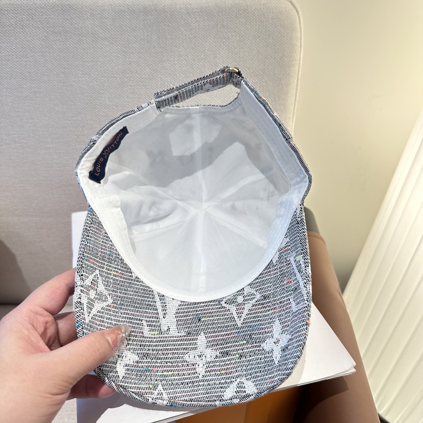 🧢路易威登棒球帽 LouisVuitton😍新款LV棒球帽，重工打造♥️高端大气，百搭款🤗男女通用！