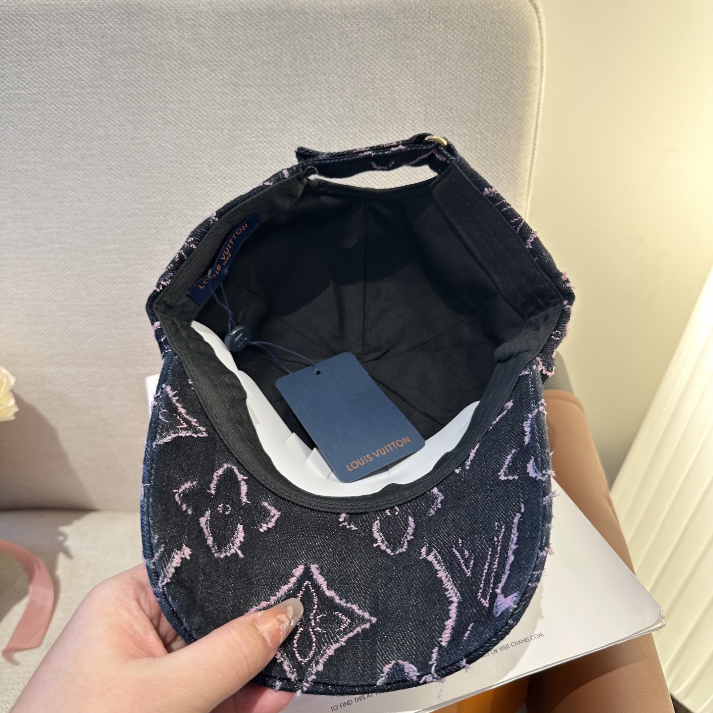 🧢路易威登棒球帽 LouisVuitton😍新款LV棒球帽，重工打造♥️高端大气，百搭款🤗男女通用！