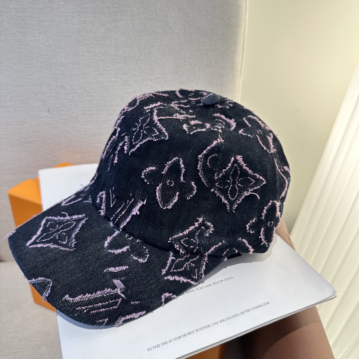 🧢路易威登棒球帽 LouisVuitton😍新款LV棒球帽，重工打造♥️高端大气，百搭款🤗男女通用！
