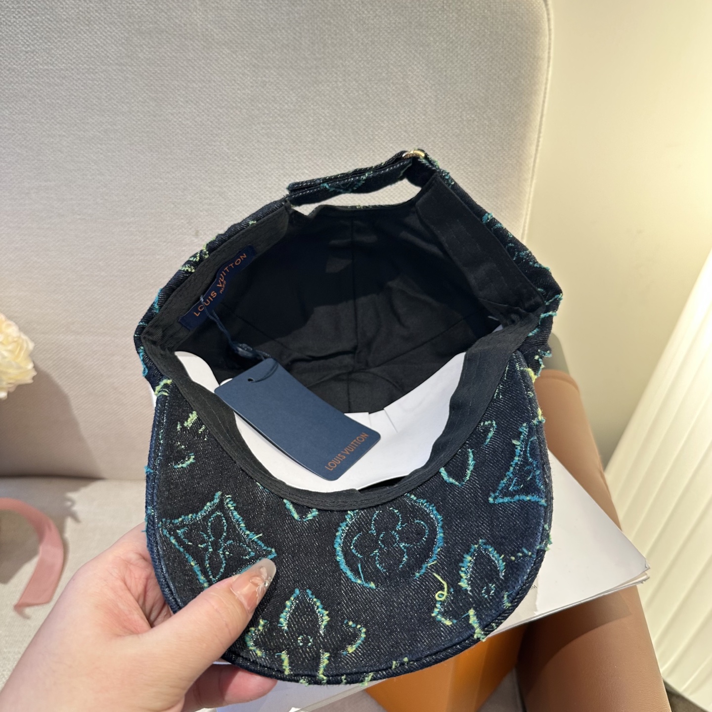 🧢路易威登棒球帽 LouisVuitton😍新款LV棒球帽，重工打造♥️高端大气，百搭款🤗男女通用！