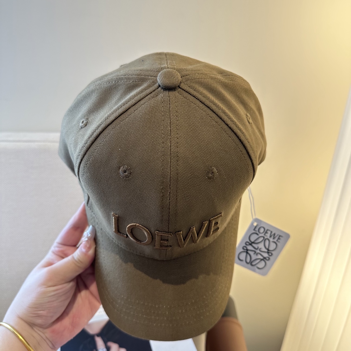 LOEWE【罗意威】新款刺绣棒球帽，专柜同步出货，大牌款超好搭配，赶紧入手