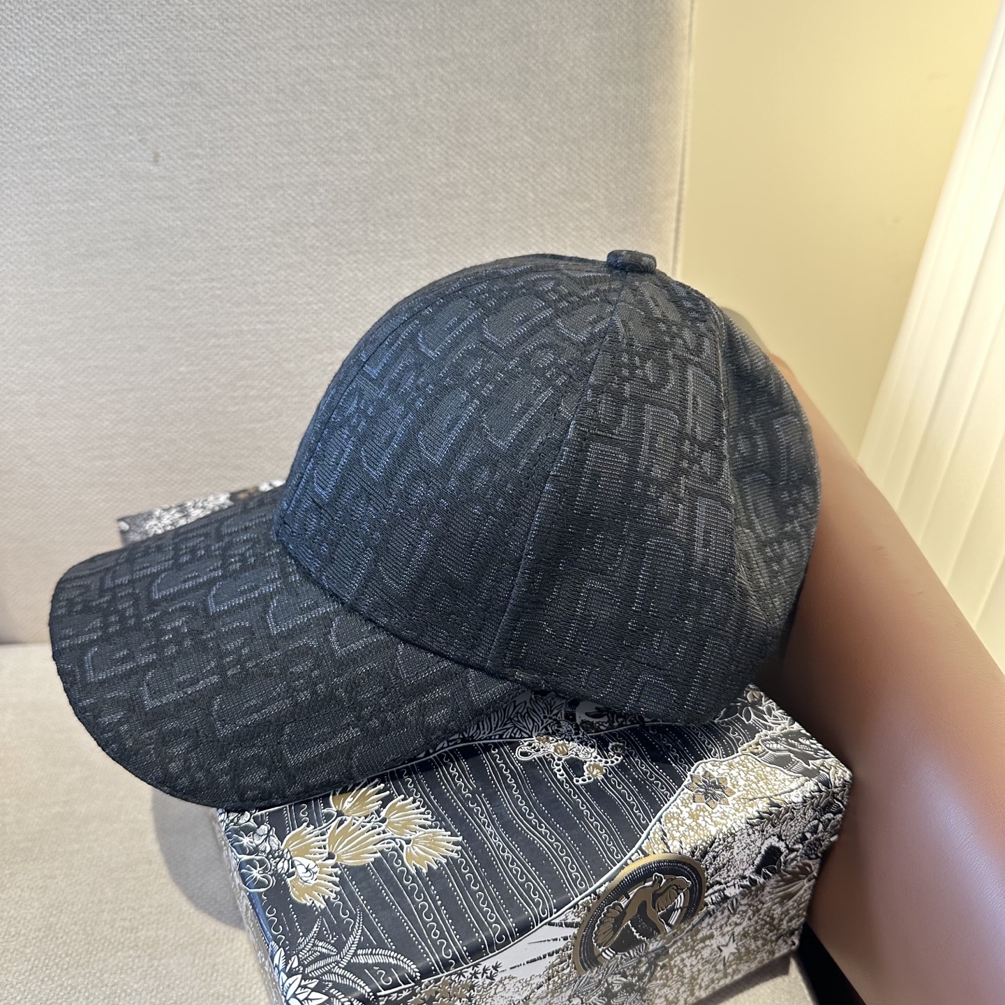 迪奥Dior 官网最新老花 迪奥 防晒指数超高，特别显脸小，有型不软塌，携带方便🤗