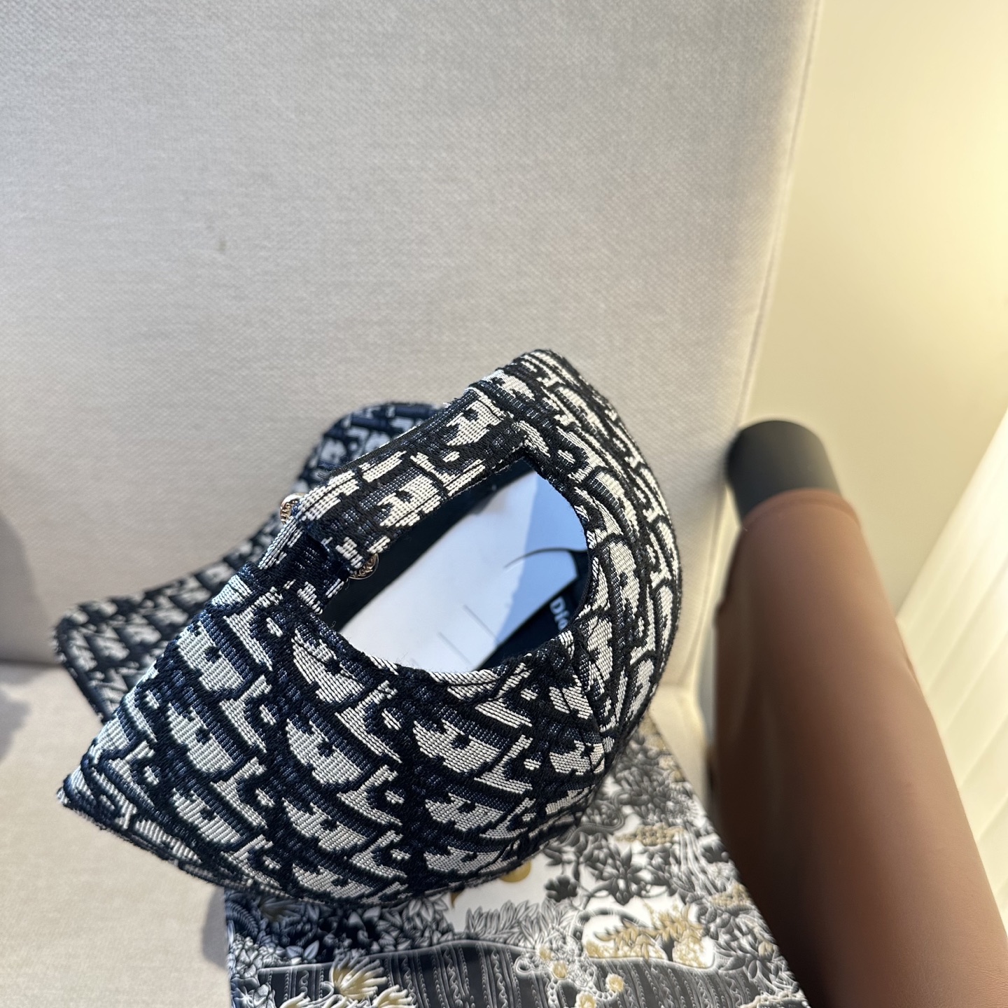 迪奥Dior 官网最新老花 迪奥防晒指数超高，特别显脸小，有型不软塌，携带方便🤗