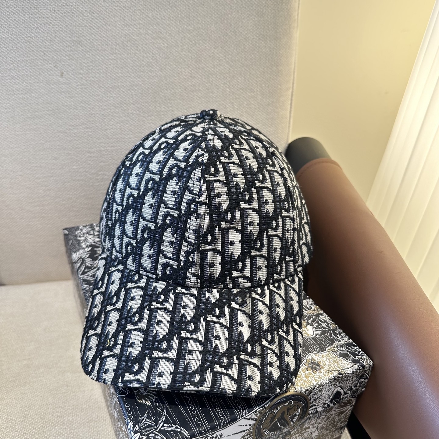 迪奥Dior 官网最新老花 迪奥防晒指数超高，特别显脸小，有型不软塌，携带方便🤗